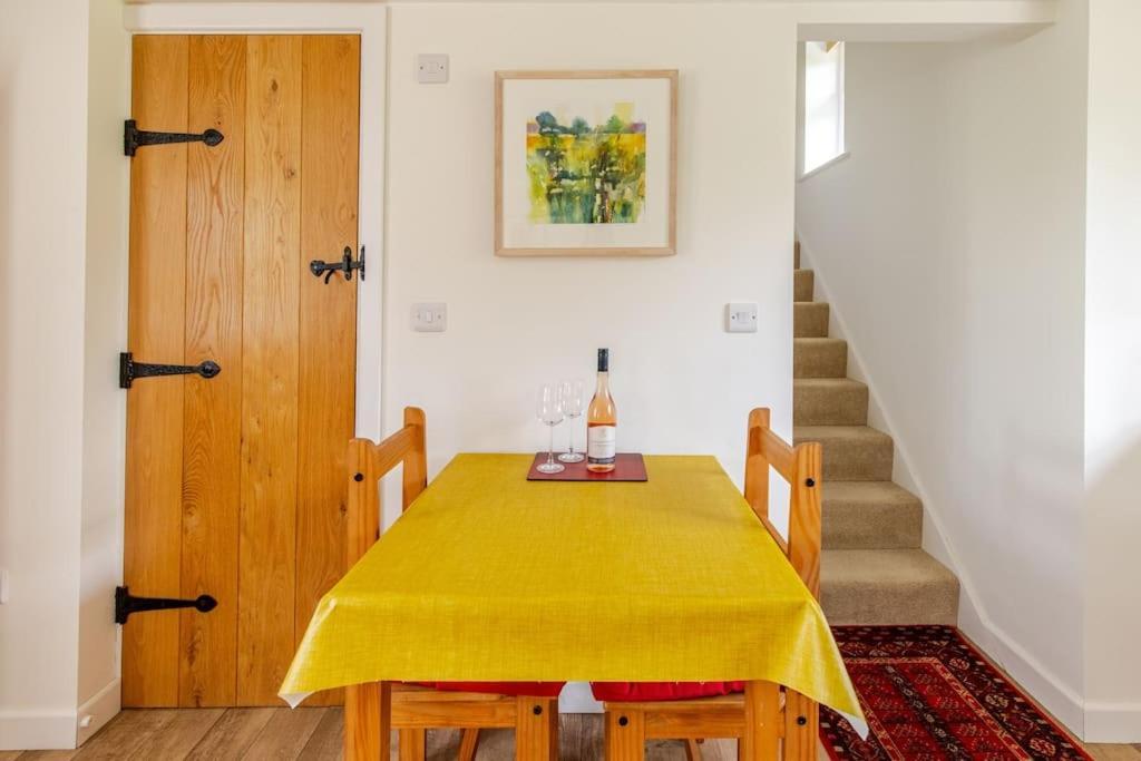 Lovely Kent Cottage With Rural Medway Views トンブリッジ エクステリア 写真